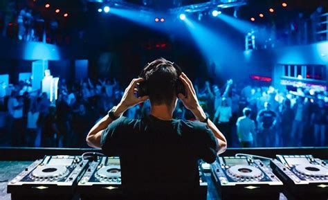 From Clubs to Festivals: The Magic of DJ Performances in Different Settings